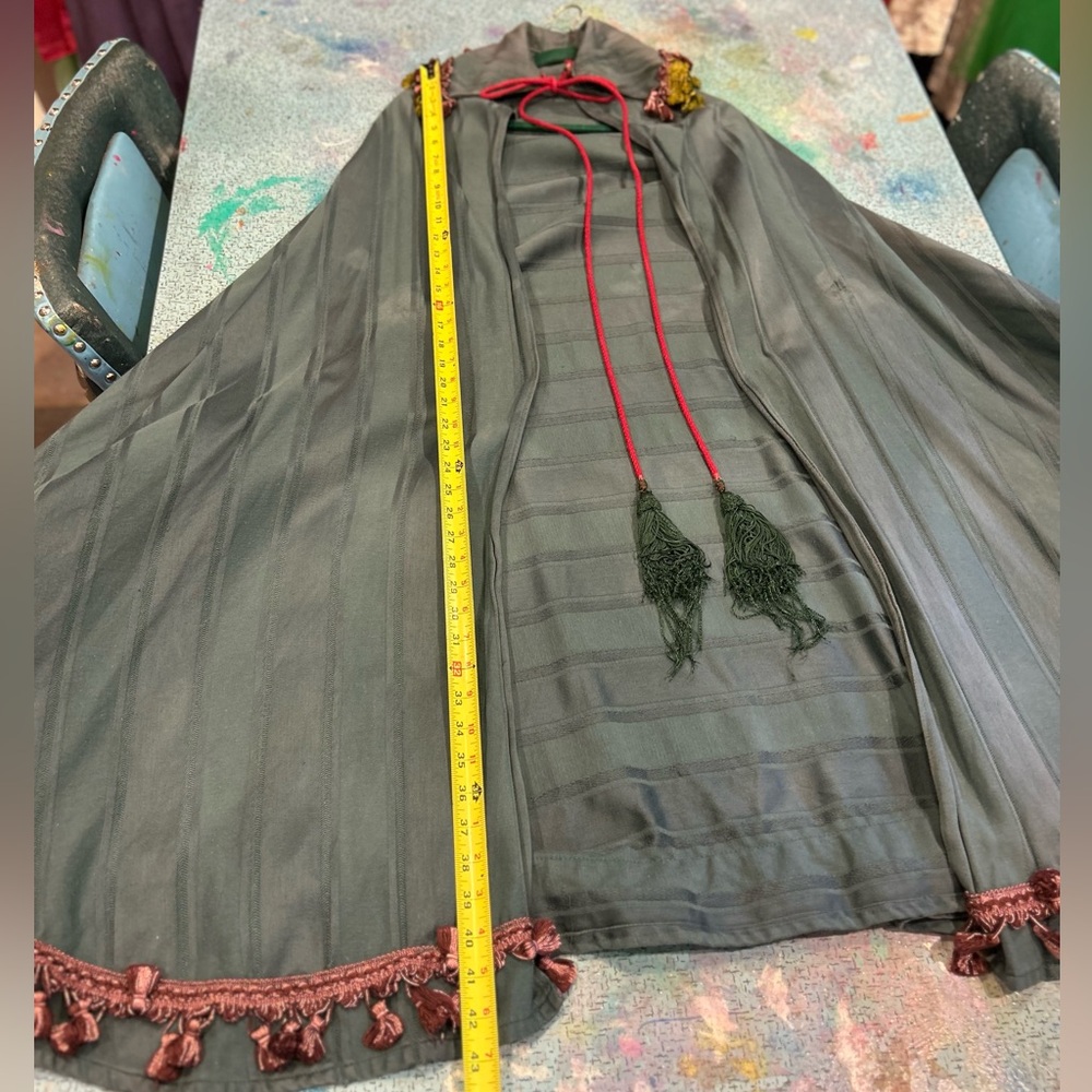 Vintage Shakespearen Cape - Picture 13 of 16